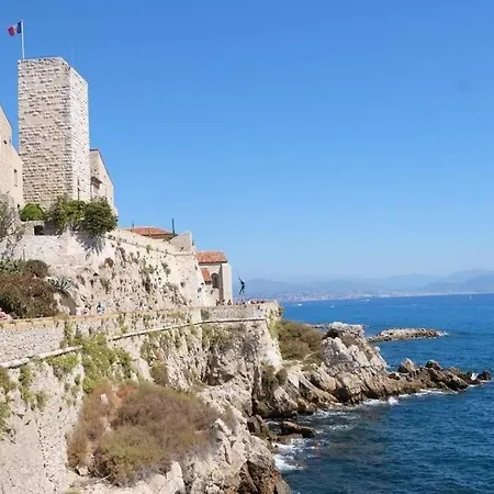 아파트 Le Provencal - Center Old 1br Flat With Ac, Wifi