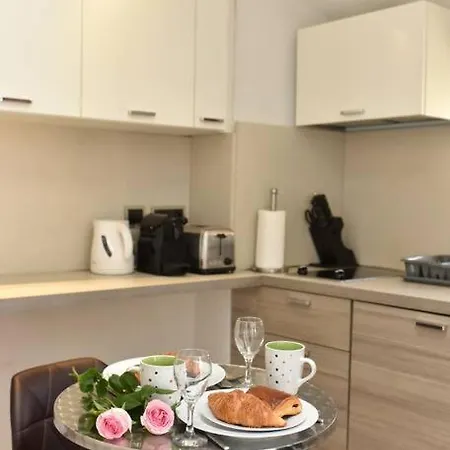 아파트 Le Provencal - Center Old 1br Flat With Ac, Wifi