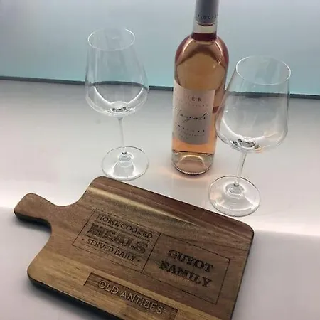 아파트 Le Provencal - Center Old 1br Flat With Ac, Wifi 앙티브