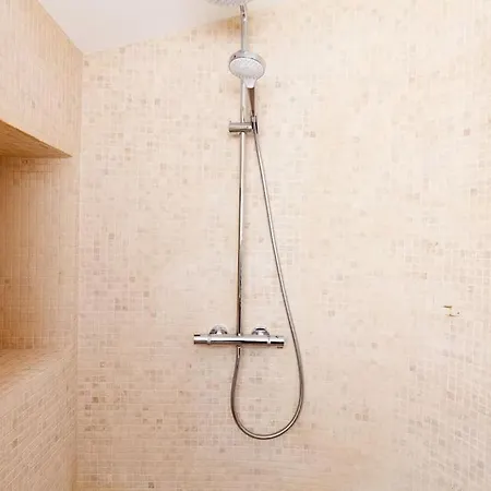 Le Provencal - Center Old 1br Flat With Ac, Wifi 아파트 *