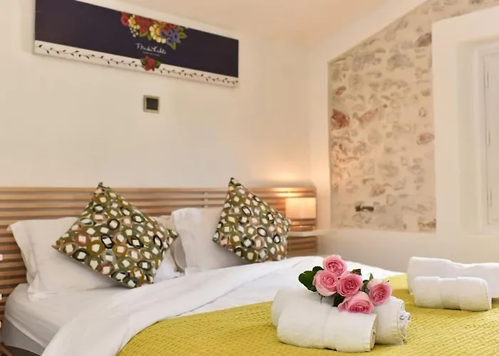 Le Provencal - Center Old 1br Flat With Ac, Wifi Antibes