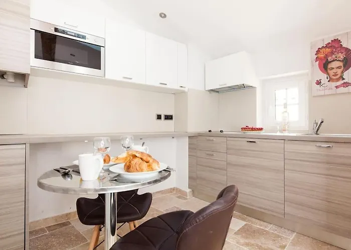 Apartment Le Provencal - Center Old 1br Flat With Ac, Wifi Antibes